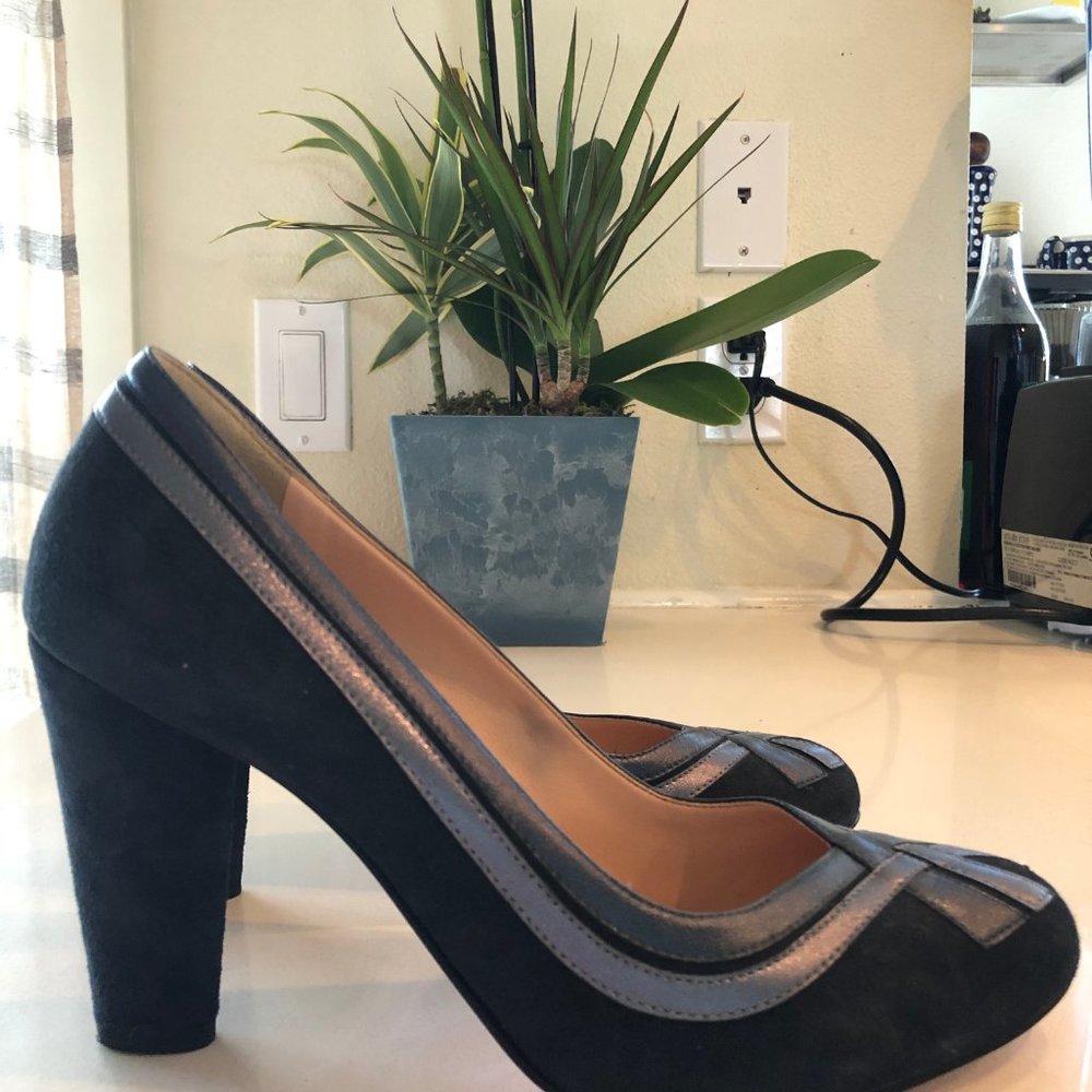 Suede pumps